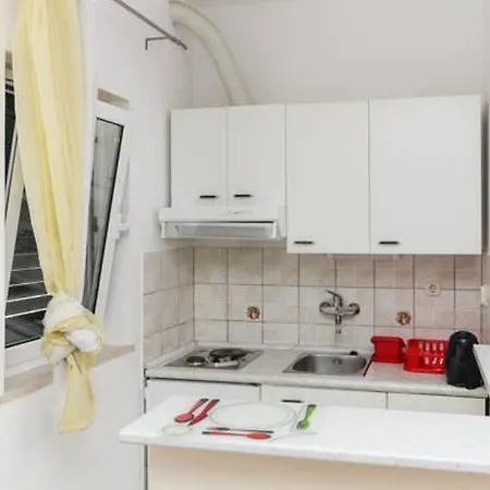 Posta Apartman *