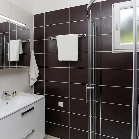 Posta Apartman *