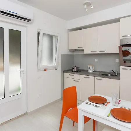Posta Apartman *
