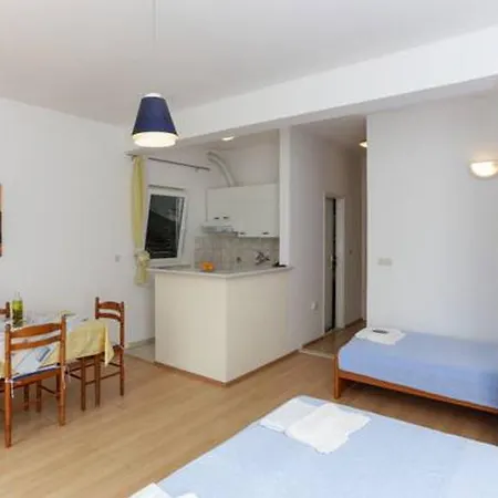 Posta Apartman *