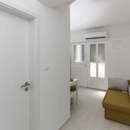 Posta Apartman *